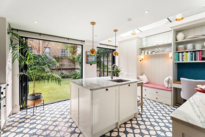 5 Bedroom Semi-detached House For Sale In Warbeck Road, London, W12