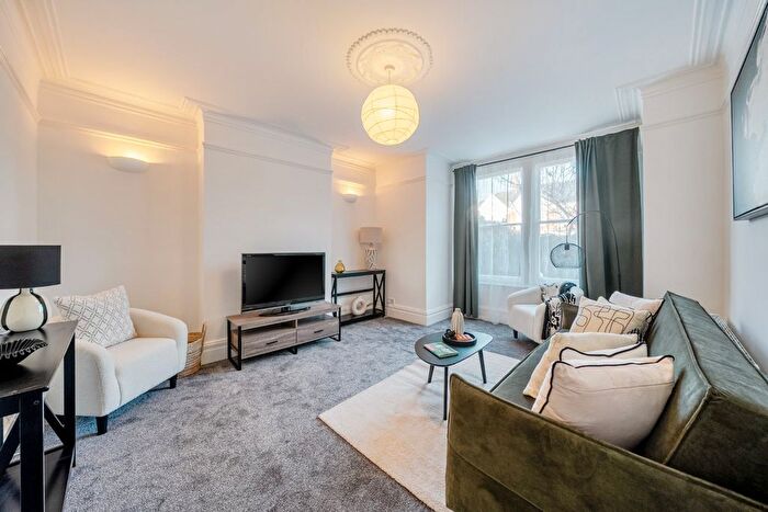 2 Bedroom Maisonette For Sale In Telford Avenue, Telford Park, London, SW2