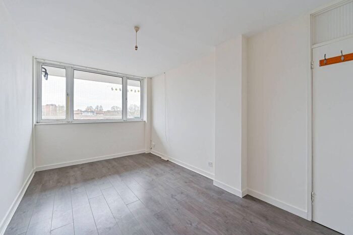 2 Bedroom Flat To Rent In Linstead Way, Southfields, London, SW18