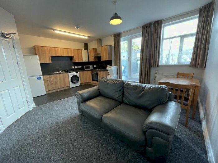 2 Bedroom Flat To Rent In Guildhall Road South, Swansea, SA1