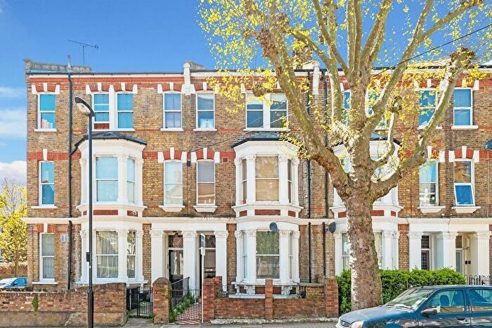 Studio To Rent In Queen's Park, London, W9