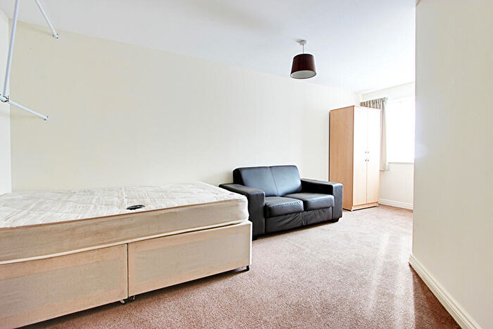1 Bedroom Flat To Rent In Dock Road, Tilbury, Essex, RM18