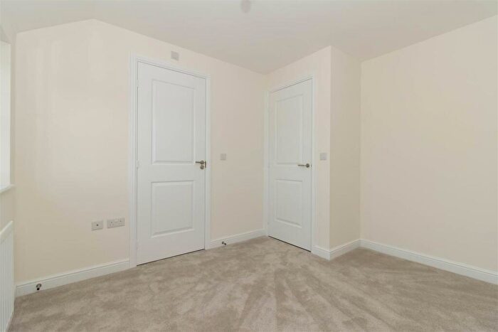 2 Bedroom End Of Terrace House To Rent In Fennel Drive, Chichester, PO20