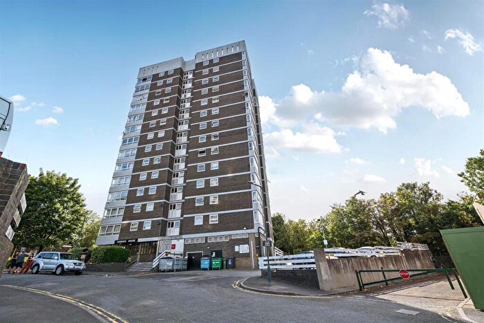 2 Bedroom Apartment For Sale In Saltford Close, Erith, DA8
