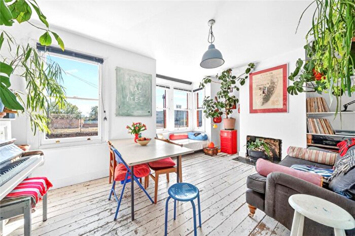 3 Bedroom Flat For Sale In Clementina Road, Leyton, London, E10
