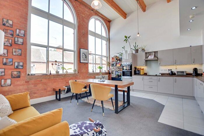 5 Bedroom Maisonette For Sale In Wheatsheaf Court, Knighton Fields, Leicester, LE2