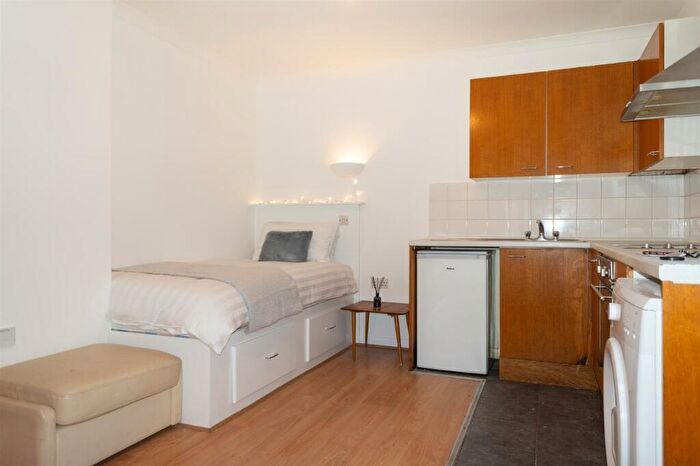 Studio To Rent In Battersea Park Road, Battersea, SW11