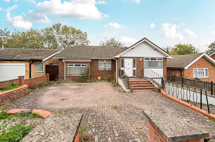 4 Bedroom Bungalow For Sale In Furness Avenue, Dunstable, Bedfordshire, LU6