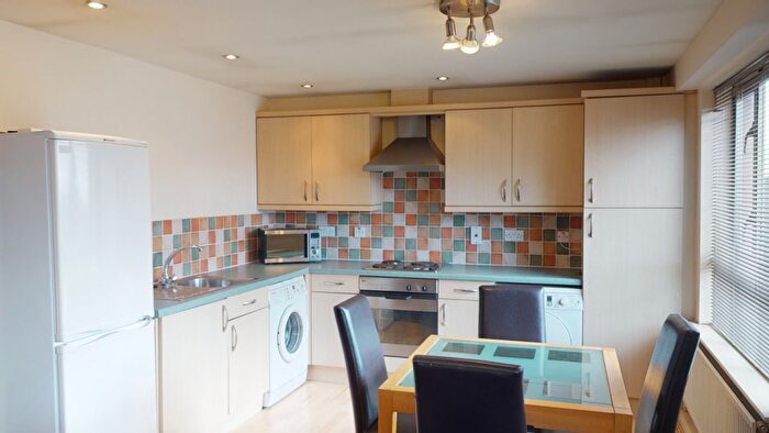 2 Bedroom Flat To Rent In Flat Royal Victoria Court, NG7