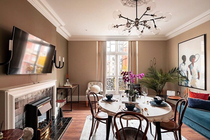 3 Bedroom Flat To Rent In Montagu Mansions, Marylebone, W1U