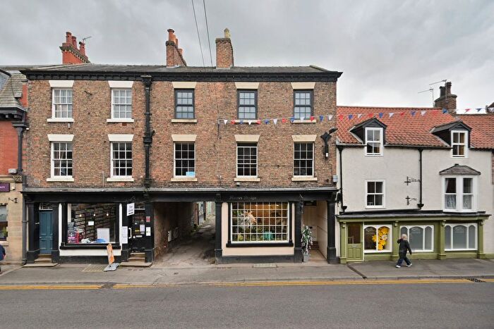 2 Bedroom Flat To Rent In North Street, Ripon, HG4