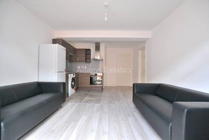 2 Bedroom Flat To Rent In Park View Drive South, Reading, RG10