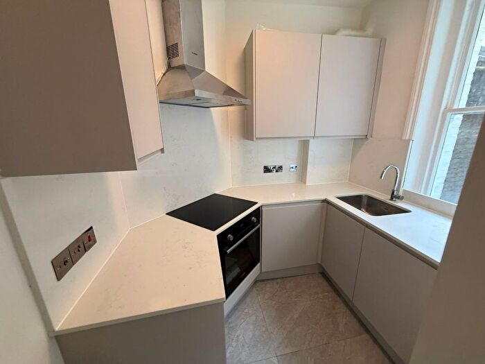 2 Bedroom Flat To Rent In Flat, Gosfield Street, London, W1W