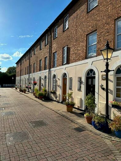 2 Bedroom Flat To Rent In Copenhagen Gardens, Chiswick, London, W4