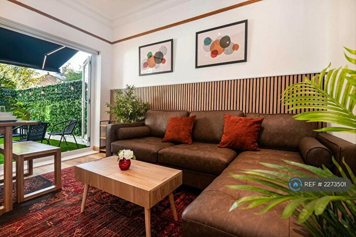 3 Bedroom Flat To Rent In Millfields Road, London, E5