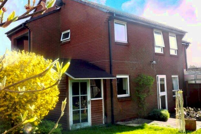 Studio To Rent In Penhale Gardens, Fareham, PO14