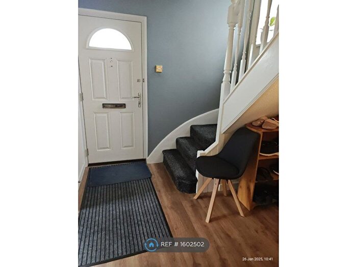 4 Bedroom Semi-Detached House To Rent In Kingsclere Road, Basingstoke, RG21