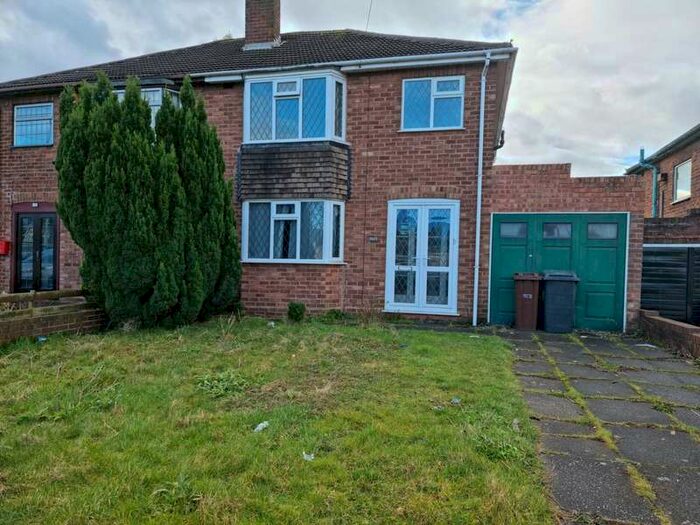 3 Bedroom Semi-Detached House To Rent In Birmingham New Road, Bilston, WV14