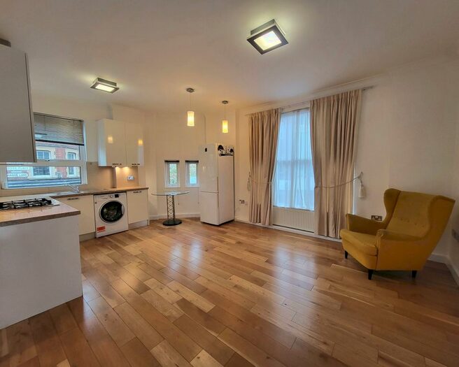 1 Bedroom Flat To Rent In Lodge Place, Sutton, SM1