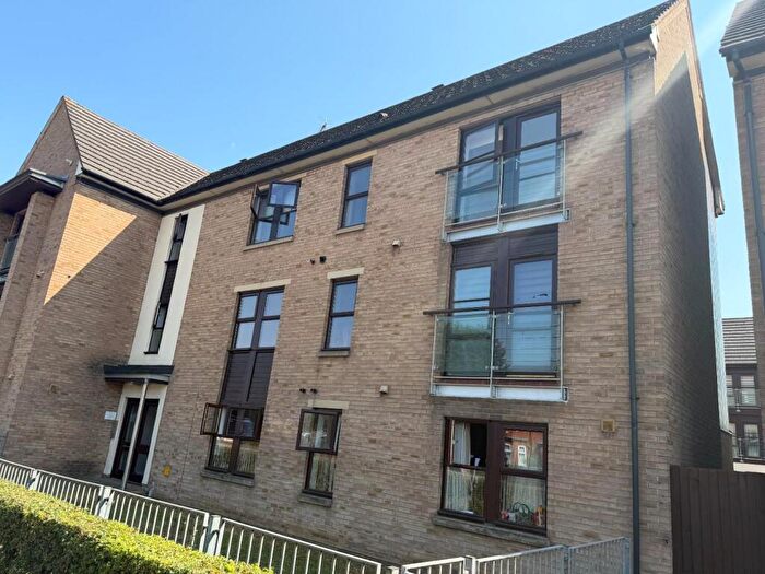 2 Bedroom Flat To Rent In Weedon Road, Northampton, NN5