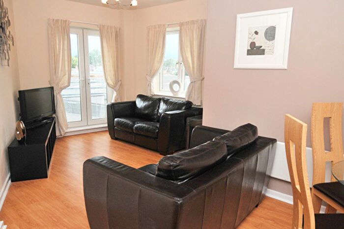 2 Bedroom Flat To Rent In High Street, Crawley, RH10