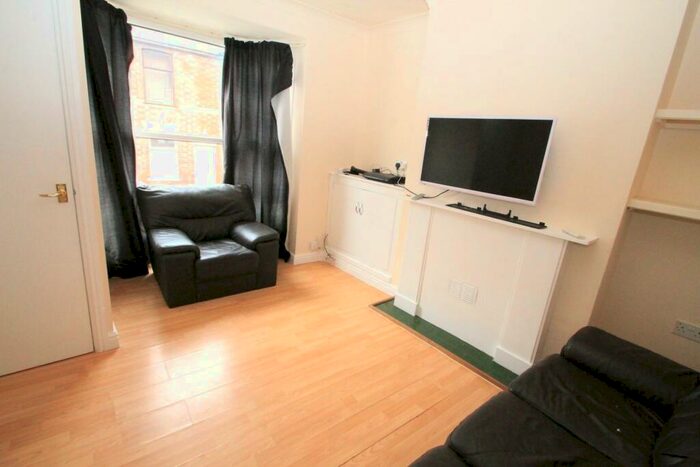 4 Bedroom Terraced House To Rent In Victoria Terrace, - Bed, LN1