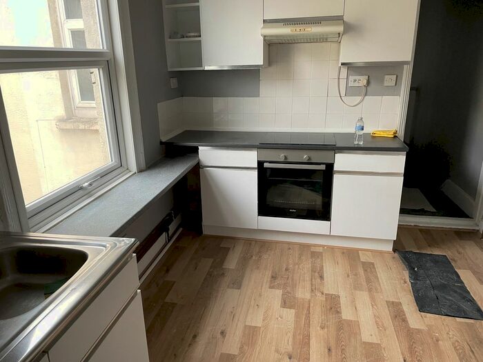 2 Bedroom Flat To Rent In East Street, Southend-On-Sea, SS2