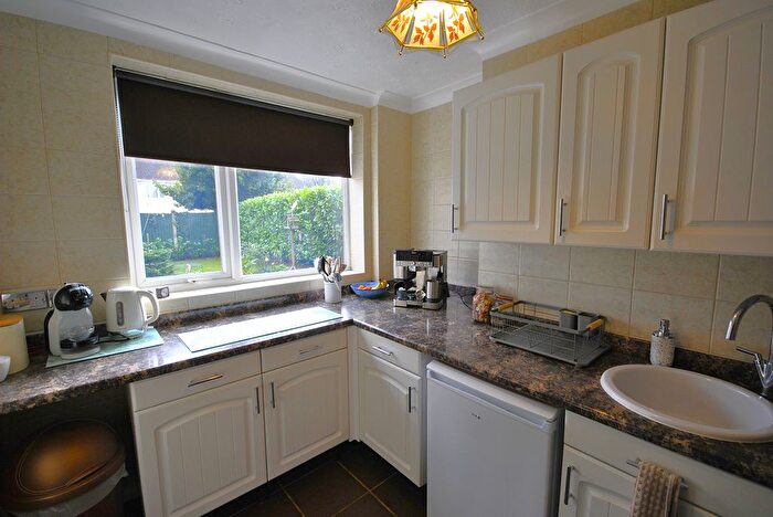 3 Bedroom Semi-Detached House For Sale In Barnby Dun Road, Clay Lane, Doncaster, DN2