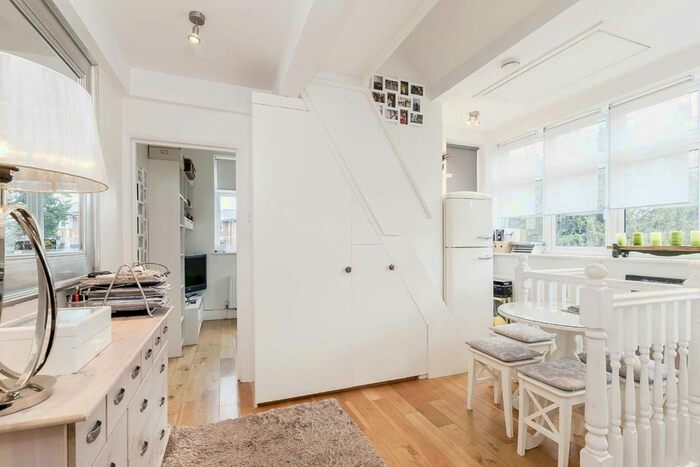 1 Bedroom Flat To Rent In Kilmorey Road, Twickenham, TW1