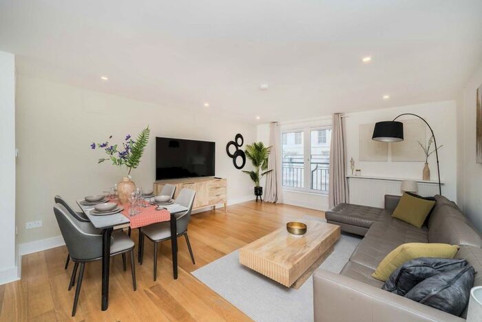 2 Bedroom Flat To Rent In Kensington Gardens Square, London, W2