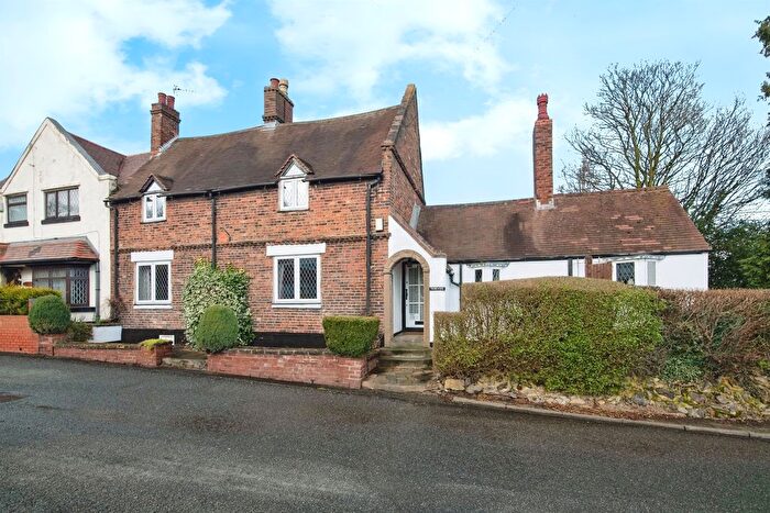 3 Bedroom Semi-detached House For Sale In Charlemont Road, West Bromwich, B71
