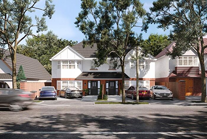 4 Bedroom Semi-Detached House For Sale In Crows Road, Epping, CM16