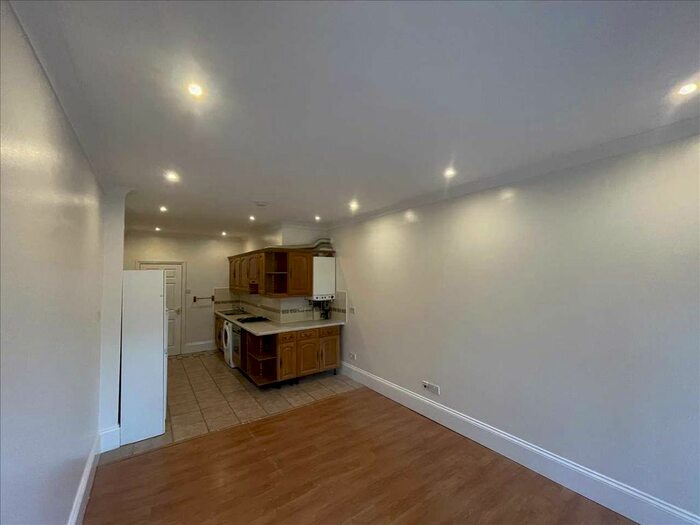 1 Bedroom Flat To Rent In Uxbridge Road, London, W7