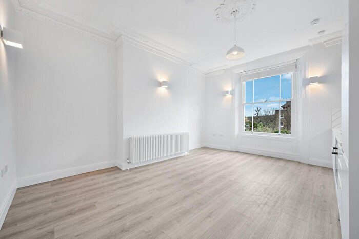 Apartment To Rent In The Gardens, East Dulwich London, SE22