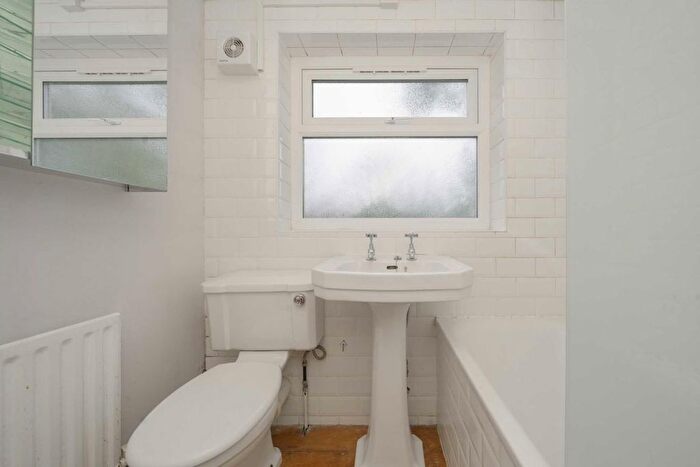 1 Bedroom Flat For Sale In Friars Place Lane, London, W3