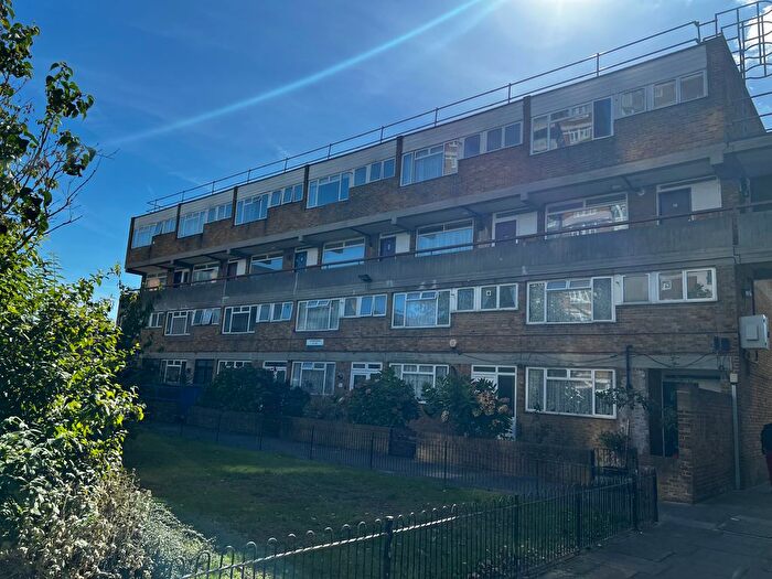 2 Bedroom Flat To Rent In Yarnfield Square, London, SE15