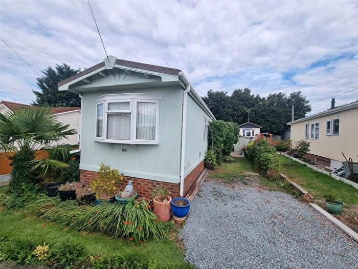 1 Bedroom Park Home For Sale In Crouch Park, Pooles Lane, Hullbridge, Hockley, SS5