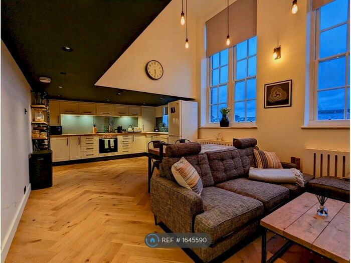 2 Bedroom Flat To Rent In Broadway Lofts, London, SW17