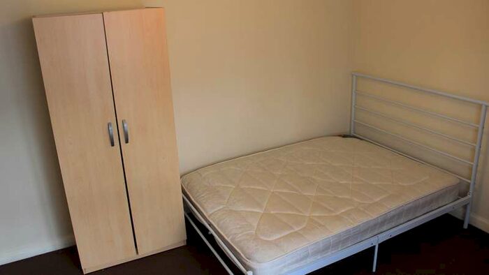 2 Bedroom Flat To Rent In Central Park Road, East Ham, E6