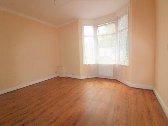 3 Bedroom Flat To Rent In Clarence Road, Enfield, Greater London, EN3