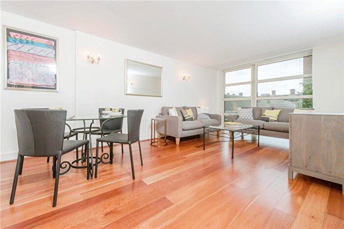 2 Bedroom Flat To Rent In Buckingham Palace Road, London, SW1W