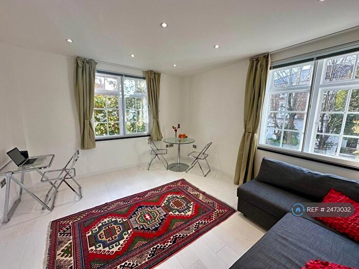 Studio To Rent In Langford Court, London, NW8