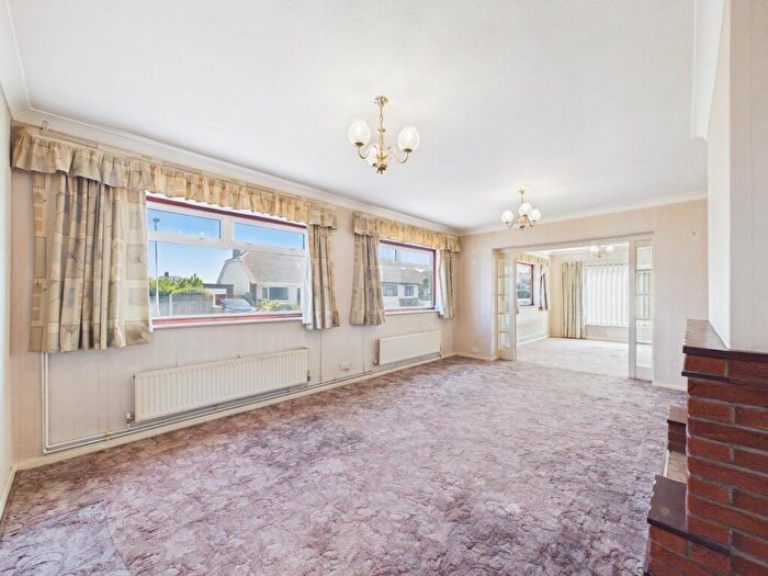 3 Bedroom Detached Bungalow For Sale In Magnolia Avenue, Margate, CT9 - Photo 2