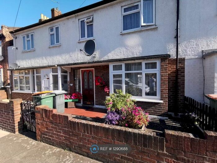 3 Bedroom Terraced House To Rent In Grange Road, London E13
