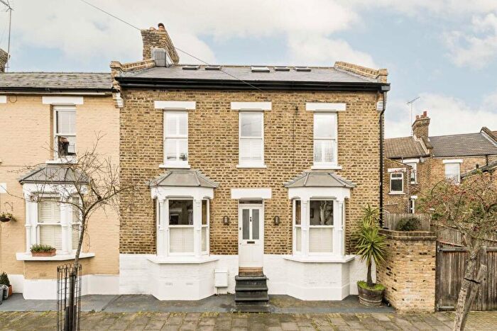 3 Bedroom End Of Terrace House To Rent In Benn Street, Victoria Park, E9