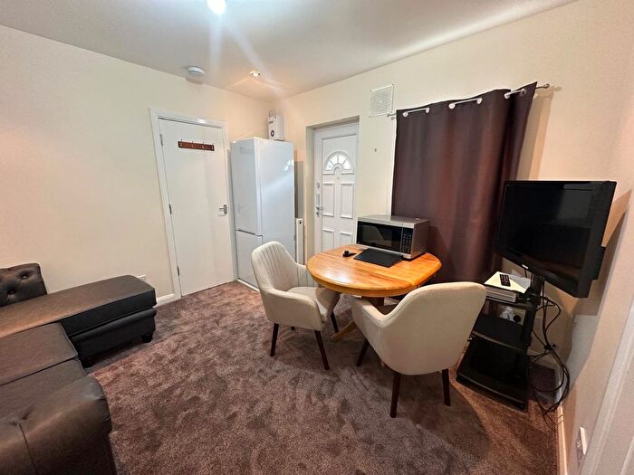2 Bedroom Flat To Rent In Endsleigh Road, Southall, UB2