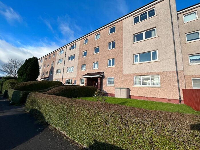 3 Bedroom Flat To Rent In Heathcot Avenue, Drumchapel, Glasgow, G15