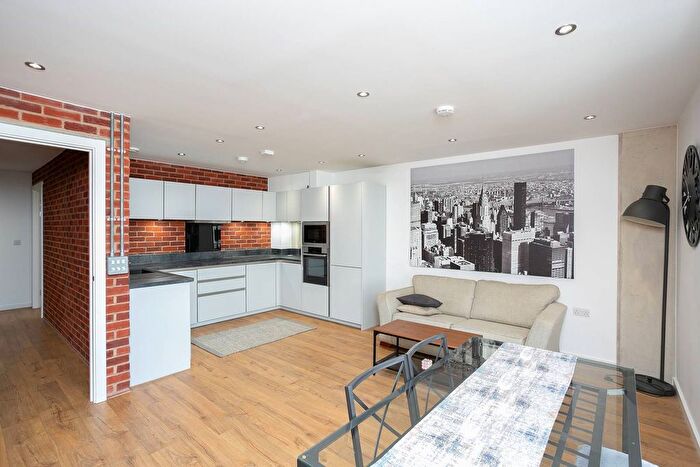 2 Bedroom Flat To Rent In Junction Court, Watford, WD17