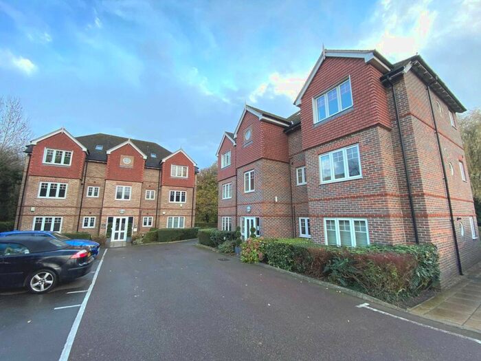 2 Bedroom Flat To Rent In The Moorings, Highbridge Close, Radlett, WD7