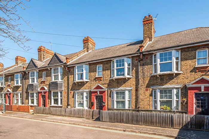 2 Bedroom Maisonette For Sale In Derrick Gardens, London, SE7